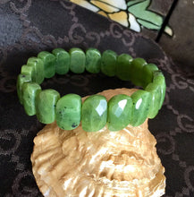 Load image into Gallery viewer, Faceted Canada Jade Bangle Bracelet, Canadian Jade Bracelet, 100% Authentic Canadian Nephrite Jade