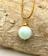 Load image into Gallery viewer, Jade Necklace, Natural Jadeite Bead, Jade Necklace for Girls, Jadeite Pendant Necklace, Natural Jade Necklace for Women, Jadeite Pendant.